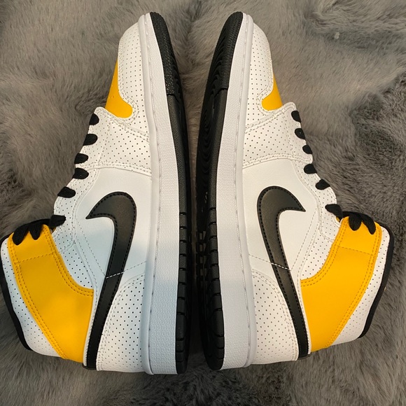 Jordan 1 Mid - Picture 4 of 8